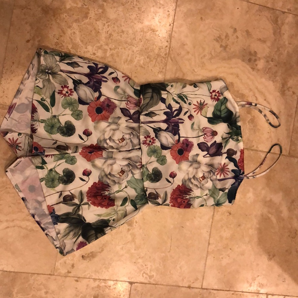 UNIQUE urbanoutfitter floral romper with open back
